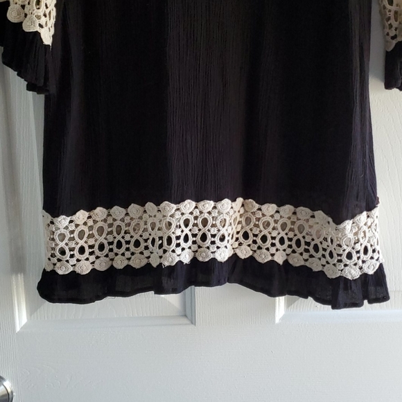 Boutique Black Top with Ivory Embellish - Picture 6 of 6
